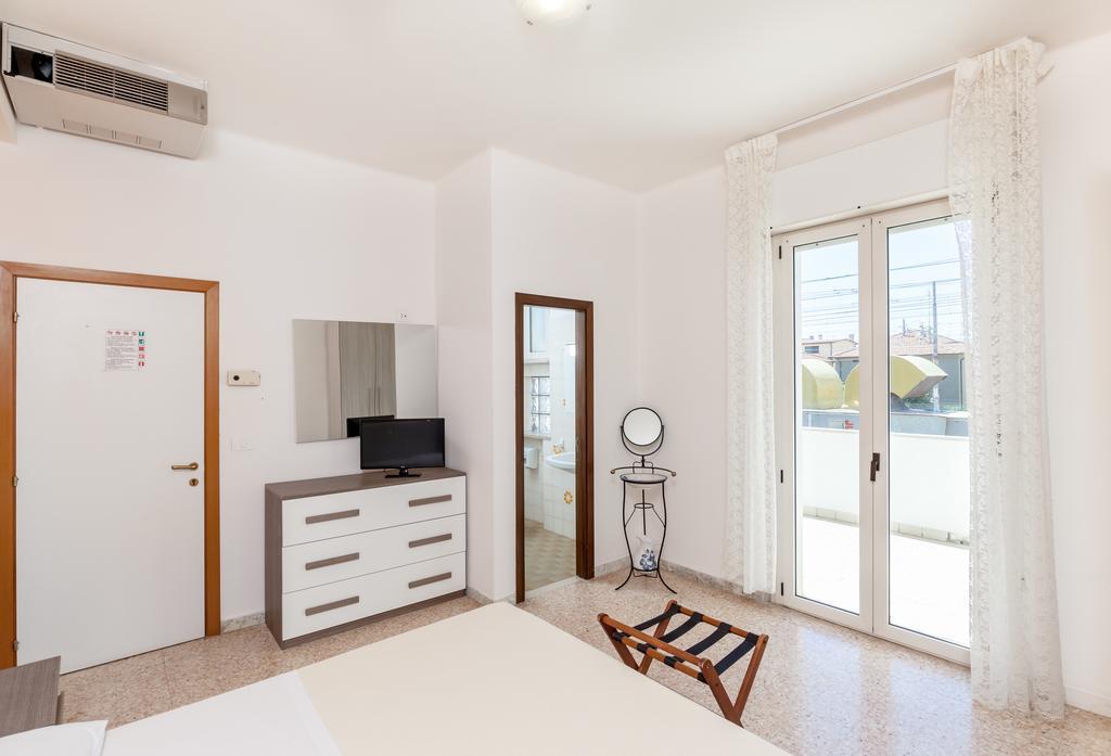 Hotel Chiar Di Luna Senigallia Room photo