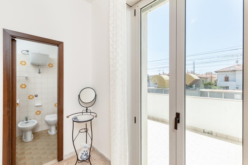 Hotel Chiar Di Luna Senigallia Room photo