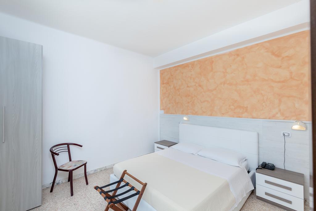 Hotel Chiar Di Luna Senigallia Room photo