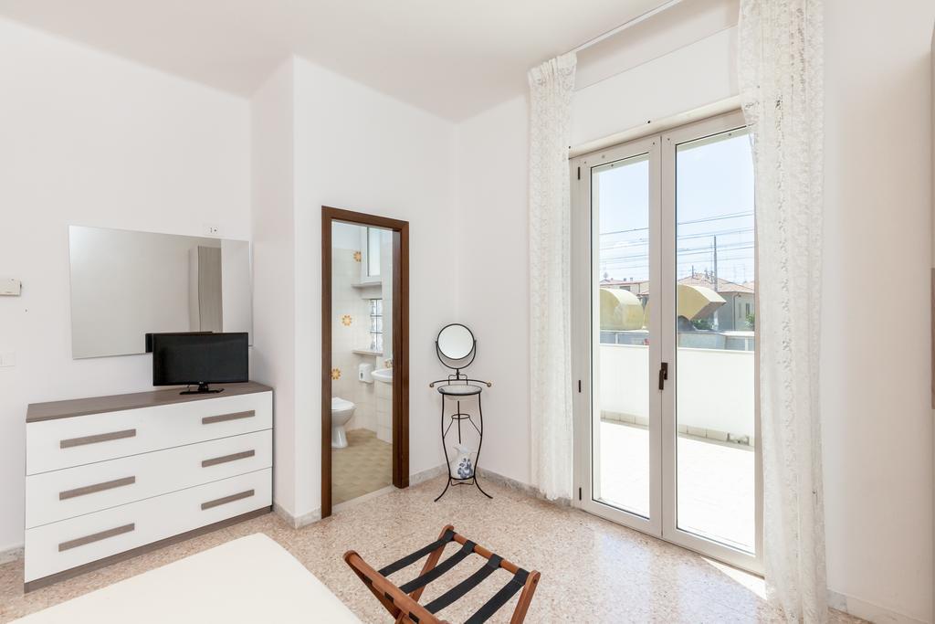 Hotel Chiar Di Luna Senigallia Room photo