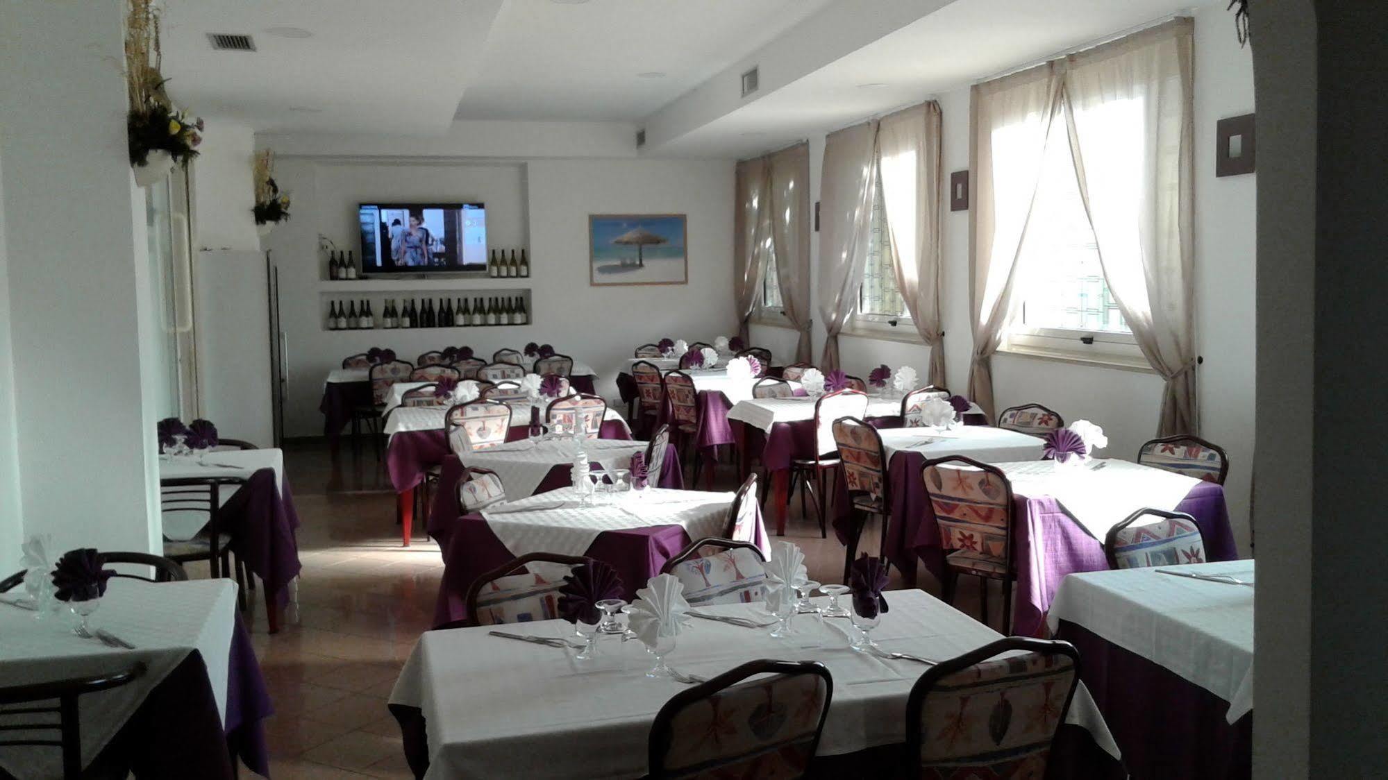 Hotel Chiar Di Luna Senigallia Exterior photo